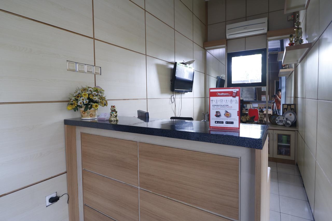 Hotel Reddoorz Plus Near Undip Tembalang à Semarang Extérieur photo