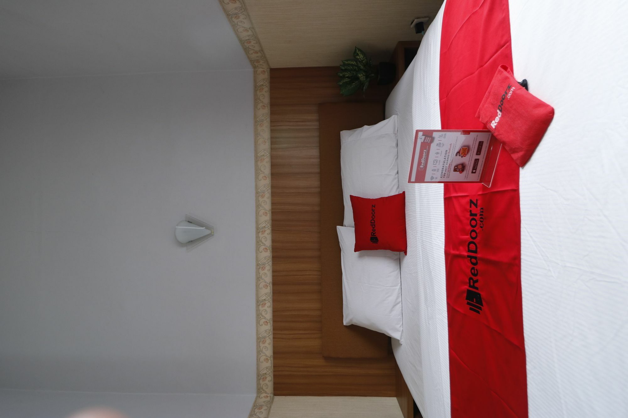 Hotel Reddoorz Plus Near Undip Tembalang à Semarang Extérieur photo