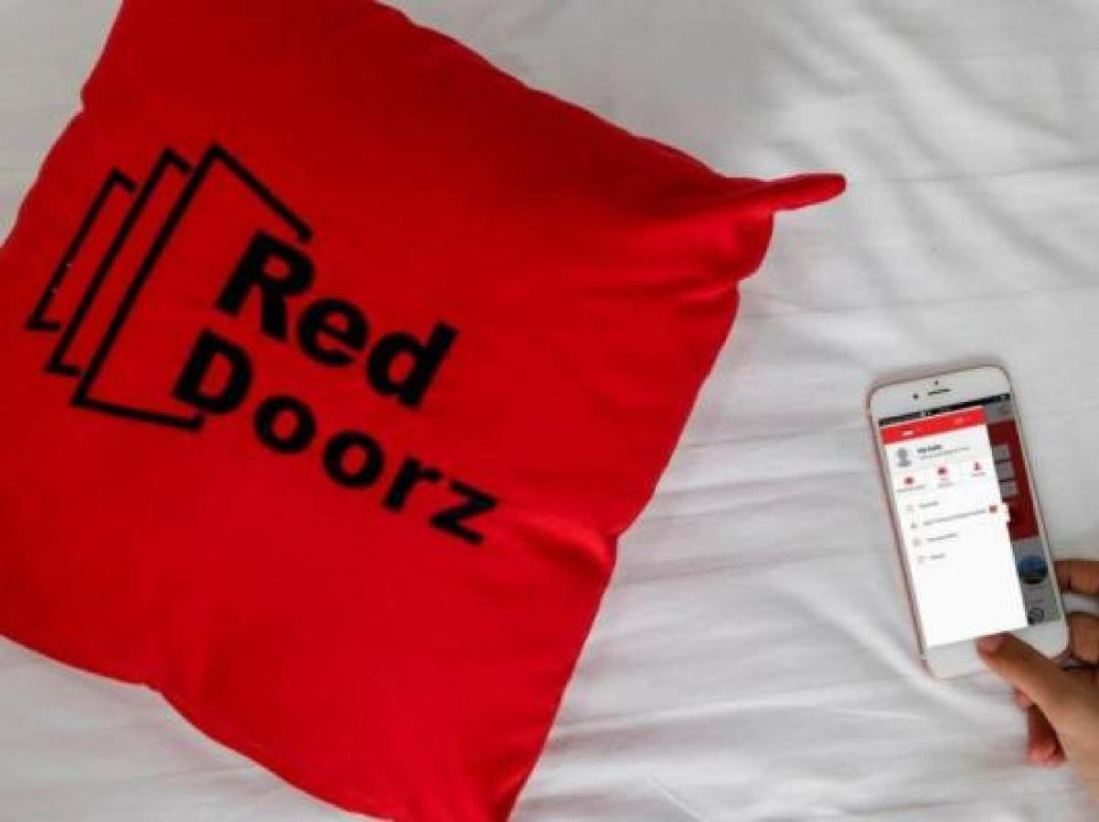 Hotel Reddoorz Plus Near Undip Tembalang à Semarang Extérieur photo